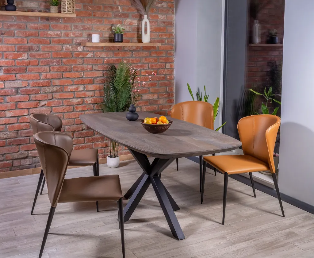 Eiken tafel voor een HoReCa-interieur